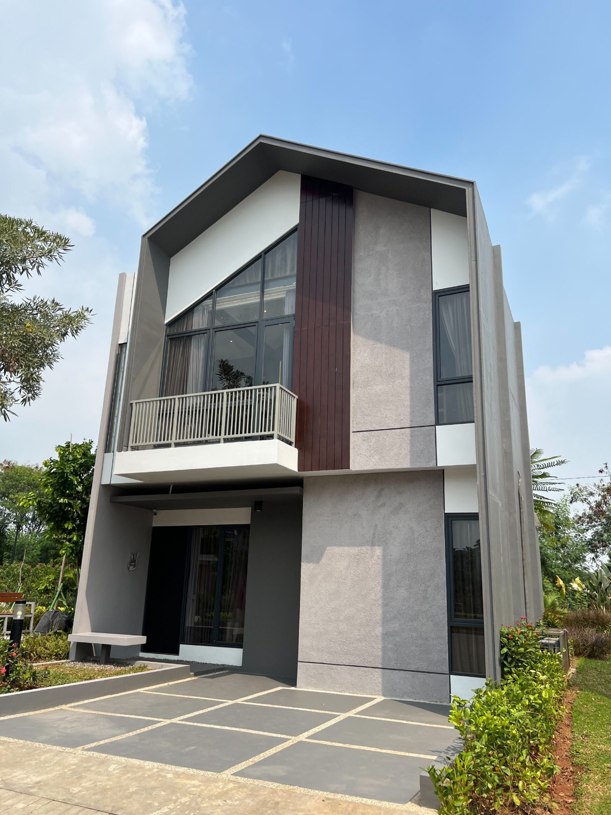 Elora Harapan Indah